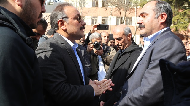 Terör örgütü PKK elebaşı Öcalan'ın yakalanarak Türkiye'ye getirilmesinin yıl dönümü bahanesiyle izinsiz açıklama yapmak isteyen HDP'li gruba izin verilmedi.