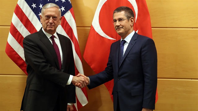 Savunma Bakanı Canikli, ABD'li mevkidaşı ile NATO Savunma Bakanları Toplantısı'nda görüştü.