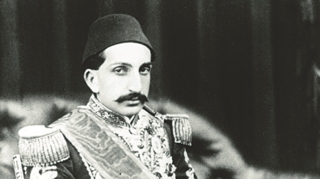 II. Abdülhamid Han'ın cenaze töreni ve kılıç kuşanması gibi tarihi olayların görsellerinin de bulunduğu sergi 28 Şubat'a kadar ziyaret edilebilecek.