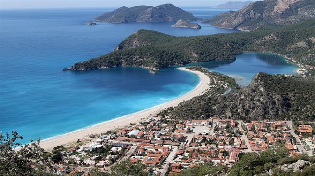 Yüzyıl sonuna gelindiğinde küresel deniz seviyesinin bugünkünden 65 santimetre fazla olacağı belirtildi.