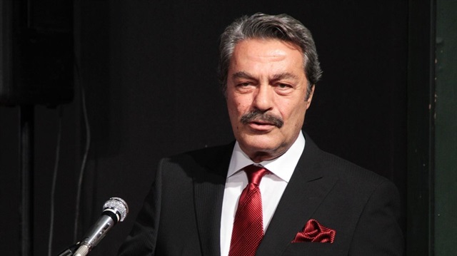 Kadir İnanır.