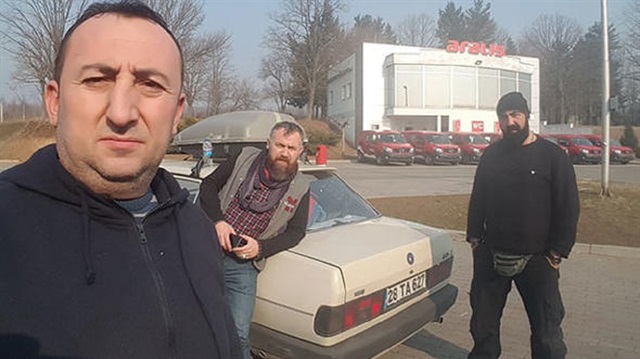 5 bin TL'lik otomobille Avrupa’daki birçok ülkeyi gezdiler.