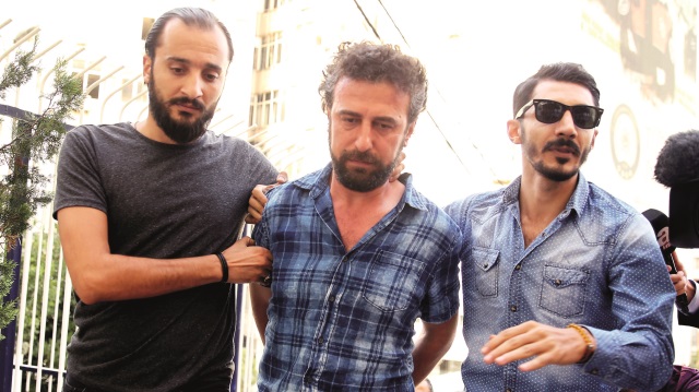 29 Mayıs’ta kayınpederi gazeteci Kadir Demirel’i
öldüren, eşini de yaralayan Cemil Karanfil, cinayetten
105 gün sonra İzmir’de yakalanmıştı.