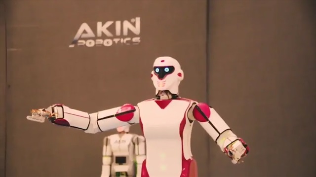 'Erik Dalı' oynayan ilk insansı Türk robot ADA GH5
