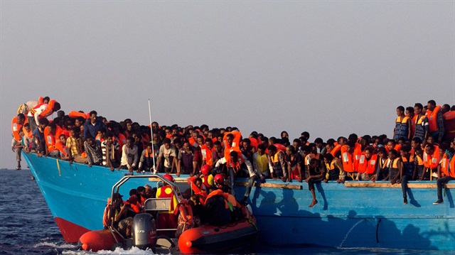 Avrupa yolundaki göçmenler boğulmaktan kurtarıldı