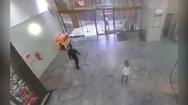 Alışveriş merkezinde akılalmaz kaza kamerada