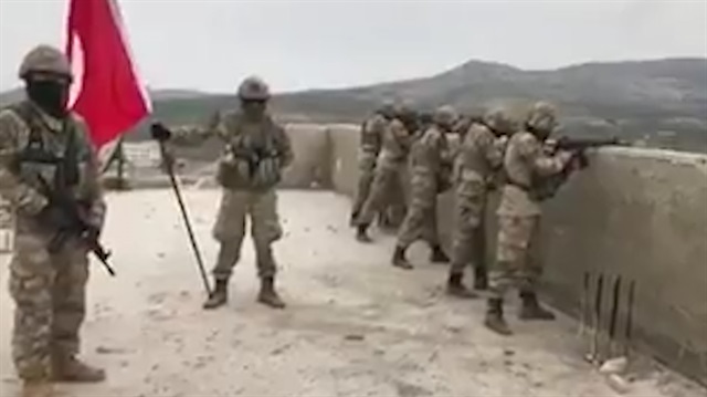 Mehmetçik Raco'ya Türk Bayrağı dikti!