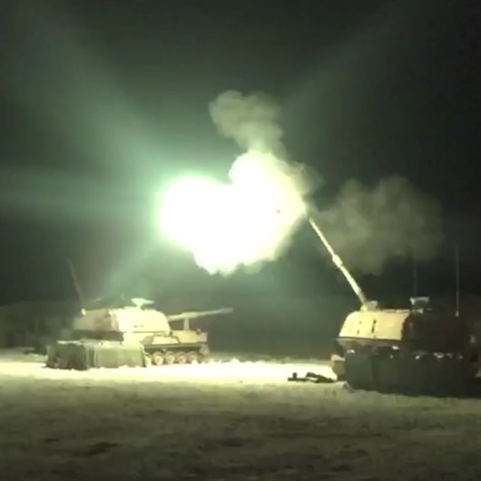 Türk obüslerinin muhteşem gece atış görüntüleri!