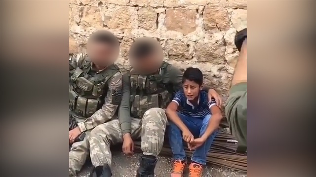 Küçük çocuktan Mehmetçiği hayran bırakan ilahi