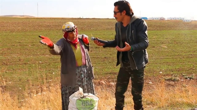 Turist numarası yapan spikere çuval taşıtan Sivaslı teyze