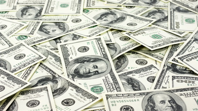 Euro/dolar paritesindeki gerileme ile euro/TL de yönünü aşağı çevirdi. Dolar ise dün ile aynı seviyede.