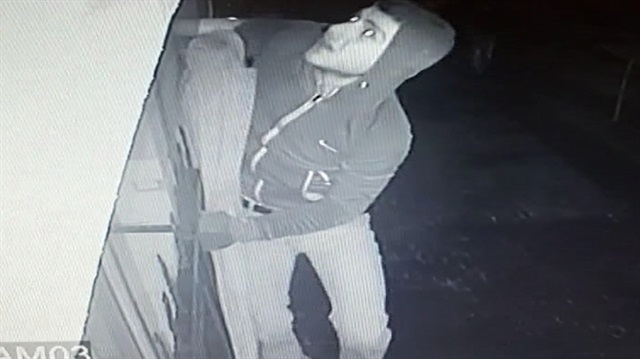 Örümcek hırsız binaya tırmanıp eve böyle girdi