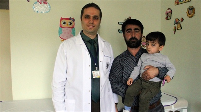 Küçük çocuğun akciğerindeki çekirdek başarılı bir operasyonla çıkarıldı.