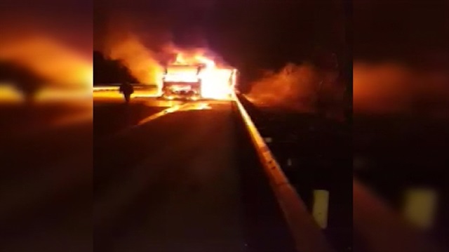 13 kişinin öldüğü feci kazada alev topuna dönen otobüs kamerada