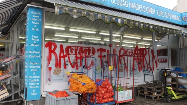 Darmstast şehrinde Türk marketine PKK /PYD yandaşları tarafından saldırı gerçekleştirildi.