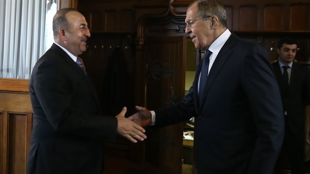Lavrov, mevkidaşı ile söz konusu çözümün nasıl gerçekleştirileceği konusunu da görüşeceklerinin altını çizdi.