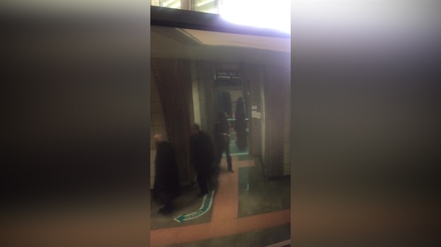 Çarşaflı kadına metroda çirkin saldırı