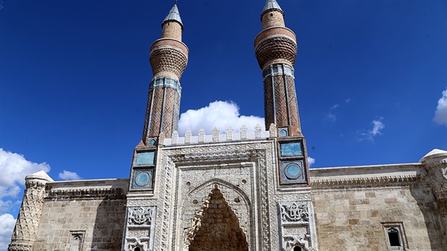 Sivas'taki önemli tarihi yapılardan biri olan Gök Medrese'nin restorasyonunda sona yaklaşıldı.