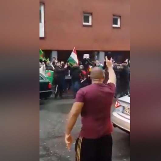 Danimarka'da PKK'lılara böyle kafa tuttu!