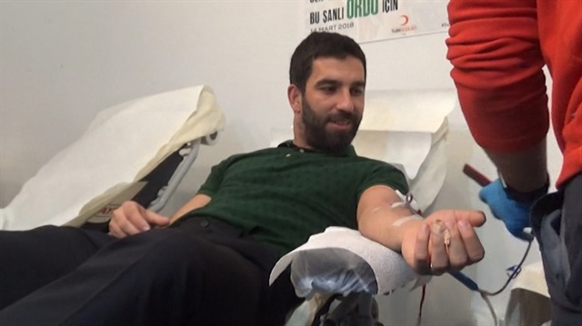 Arda Turan’dan Mehmetçik’e destek
