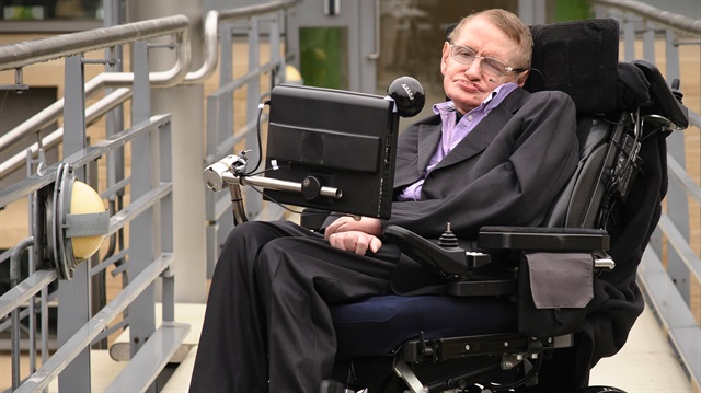 Stephen Hawking 76 yaşında hayatını kaybetti.