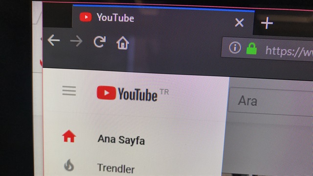 YouTube, çalışanlarının akıl sağlığını korumak için zararlı içerik izleyenlere 4 saat sınırı getirdi.