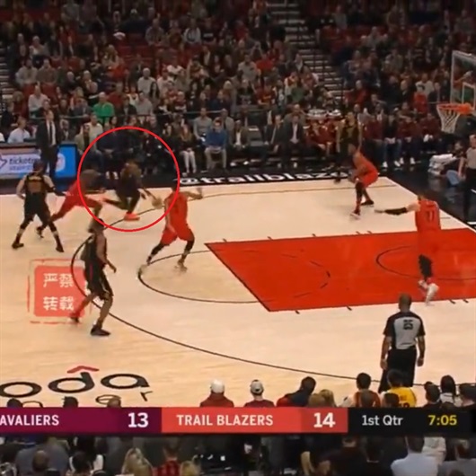 LeBron James'den insanüstü smaç