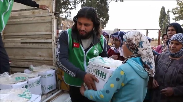Turkish agency distributes humanitarian aid to Afrin residents