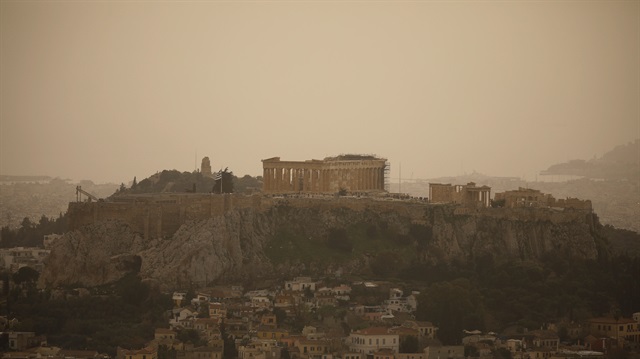 Yunanistan'da toz bulutu hayatı olumsuz etkiledi