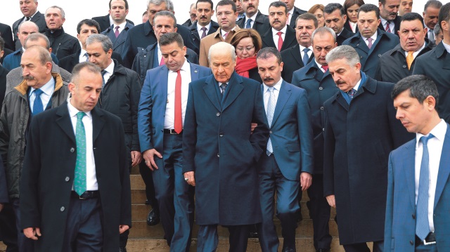 Bahçeli, yeni MYK üyeleriyle beraber Anıtkabir’e gitti.