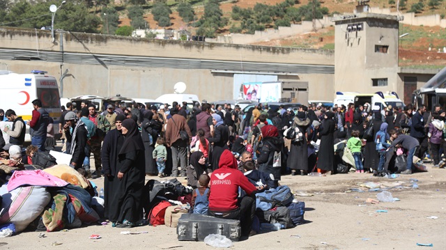 Biggest convoy yet of Syrians leaves ruined Ghouta Biggest convoy yet of Syrians leaves ruined Ghouta