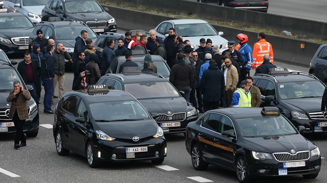 Uber protestosu çevre yolunu kapattı