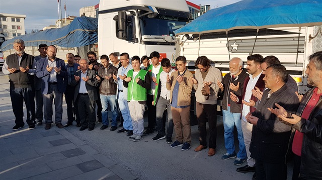 Niğde'den Suriye'ye 10 tır insani yardım malzemesi gönderildi