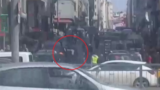 Vatandaştan yakaladığı kapkaççıya meydan dayağı