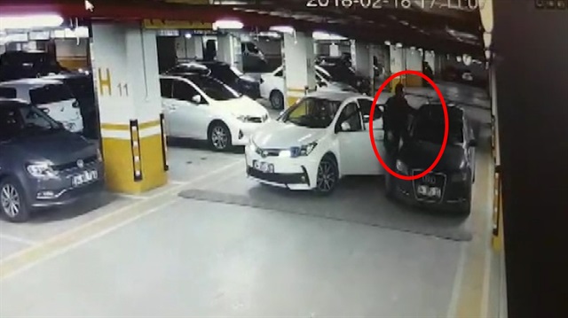 Yanlış yere park eden sürücünün sileceklerini kırdı