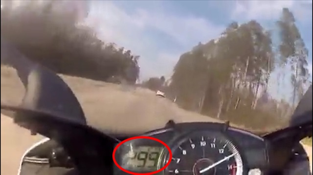 299 km hızla Mercedes'e yetişemeyen Yamaha'nın dramı