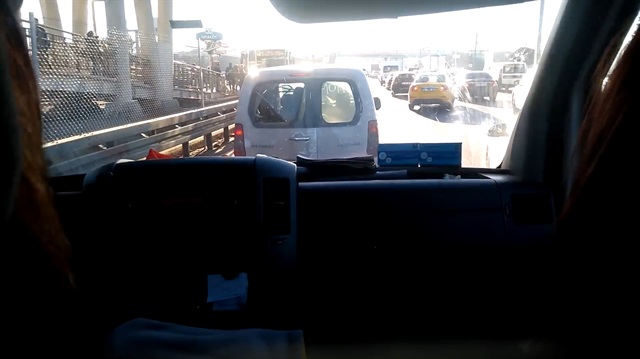 Ambulans, peşine takılan araca ayarı veriyor