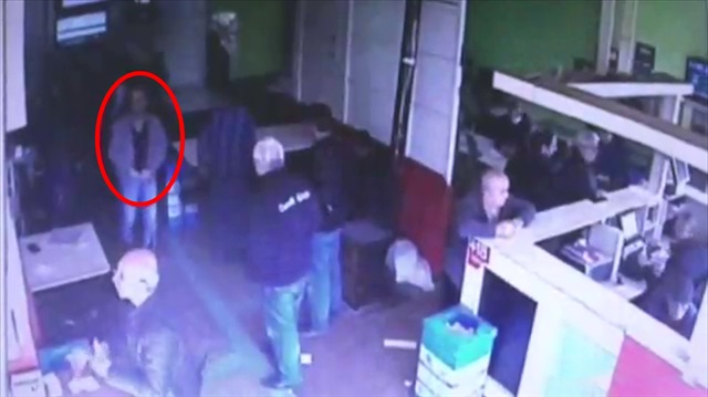Sara nöbeti geçiren adamı yardım bahanesiyle soydu