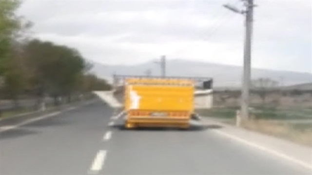 Trafikte tehlikeli yolculuk kamerada