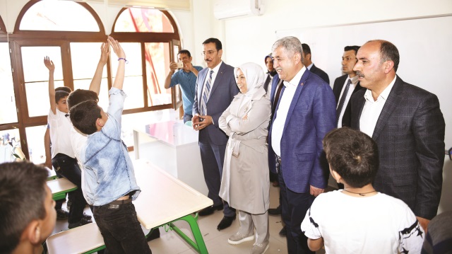 Yeşilyurt Belediyesi’nin Gedik mahallesindeki 12 dönümlük atıl durumdaki alana inşa ettiği Gedik Gençlik Merkezi, törenle açıldı.