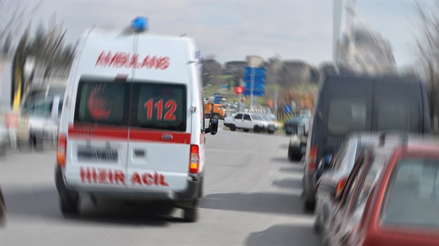 Gıda zehirlenmesi yaşayan öğrenciler ambulansla hastaneye kaldırıldı.