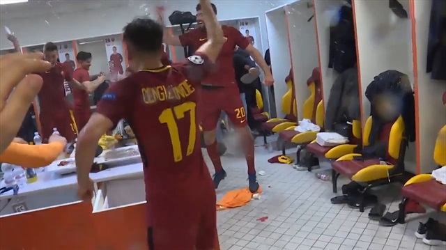Cengiz Ünder ve arkadaşları soyunma odasında çılgına döndü