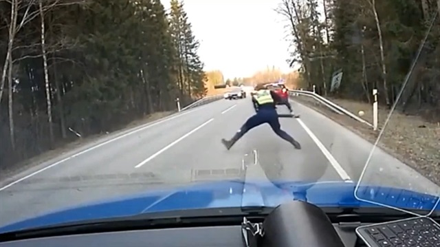 Polisten film sahnelerini aratmayan yakalama!
