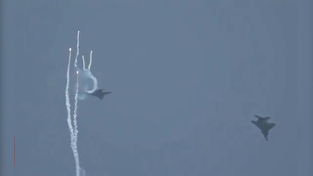 İsrail jetlerini, İran'a ait zanneden halk sığınaklara koştu