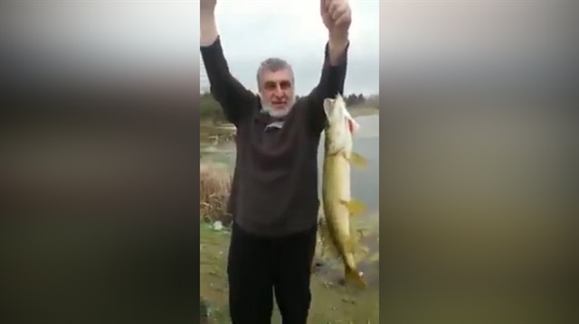 Yakaladığı balığı suya kaçıran adamın yaşadığı büyük dram