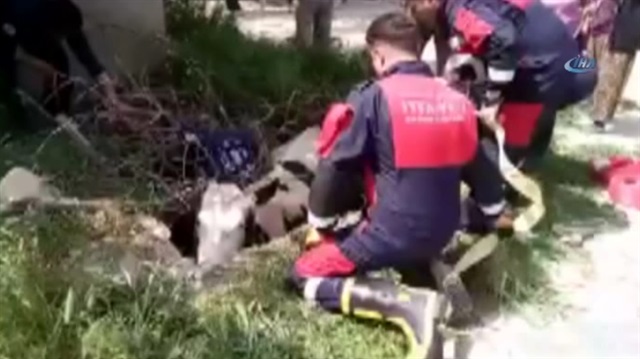 İtfaiyenin inek kurtarma operasyonu kamerada