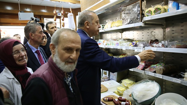 Cumhurbaşkanı Erdoğan peynirciden alışveriş yaptı
