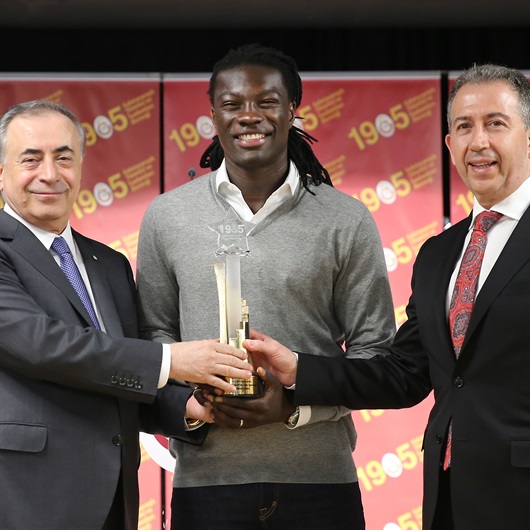 Galatasaray'da yılın futbolcusu Gomis seçildi