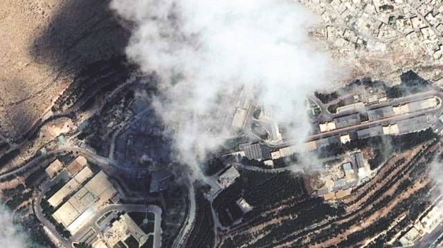 Halep'in güneydoğusundaki Asan Dağı'nda bulunan İran kampı, kimliği belirsiz savaş uçaklarınca vuruldu.