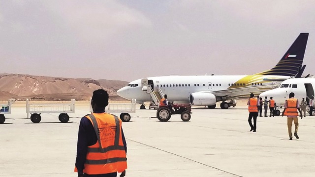 BAE Mogadişu’da suçüstü yakalamış Somali hükümeti para dolu valizlere el koymuştu.
